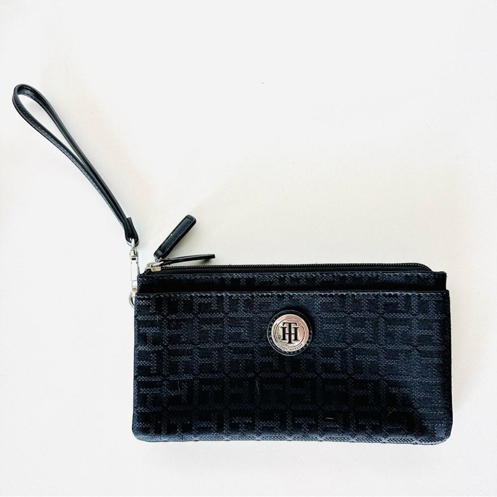 TOMMY HILFIGER Black Emblem Logo Zipper Wristlet Clutch Wallet Card Organizer